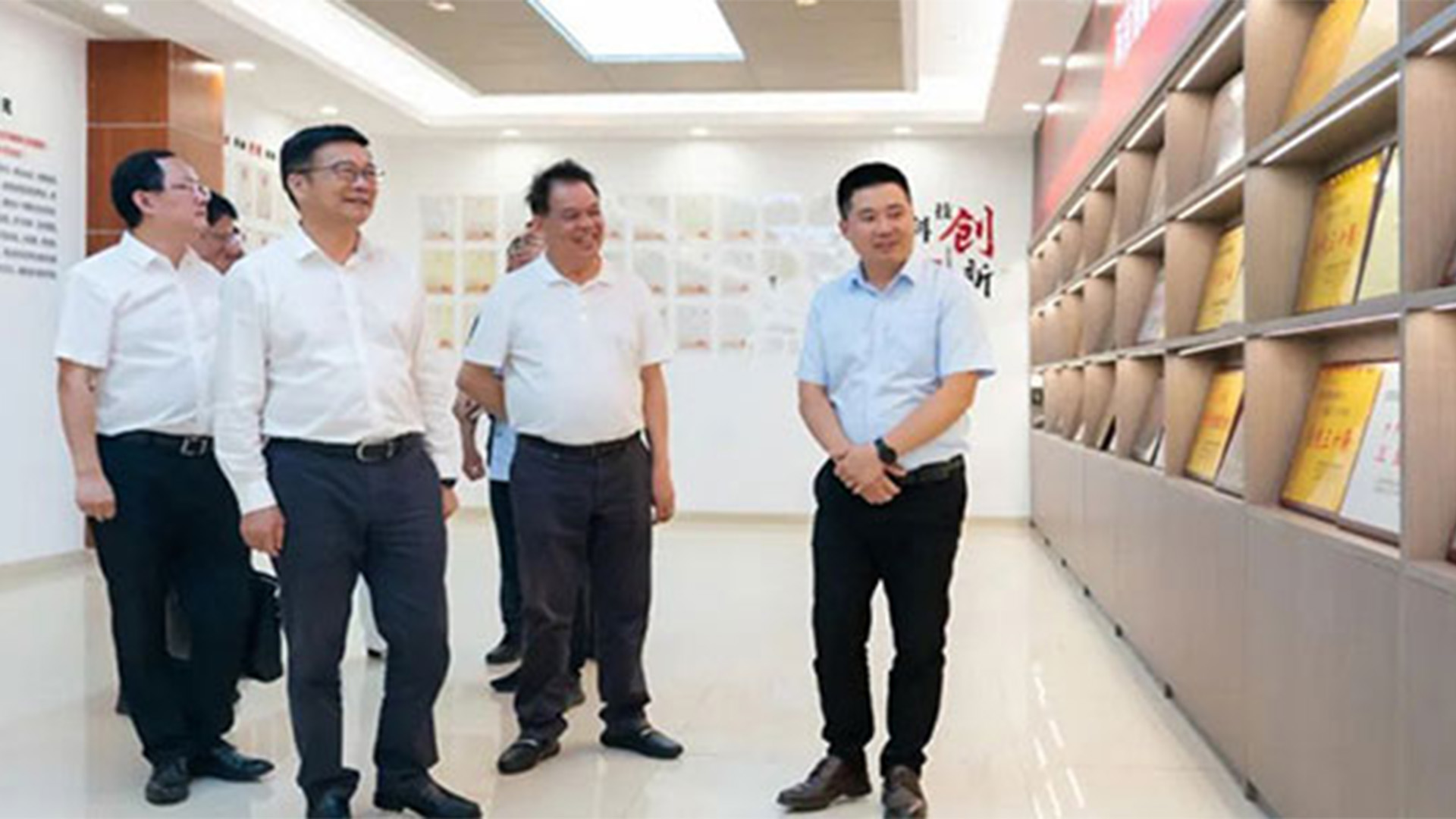 溫州灣新區(qū)黨工委書記、管委會主任周一富走訪浙江石化閥門有限公司